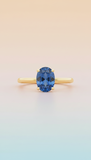Solitaire sapphire ring in 18k gold